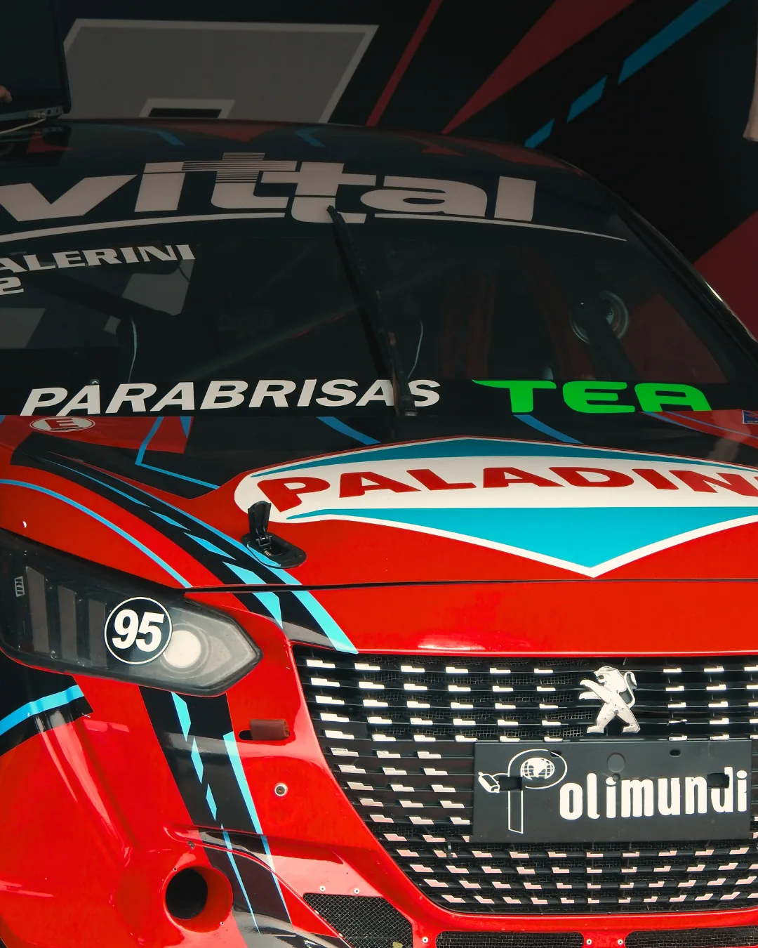 Parabrisas TEA en auto de competición en Rosario