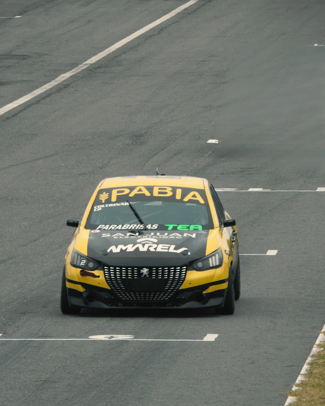Auto del Turismo Nacional con TEA Parabrisas en Rosario