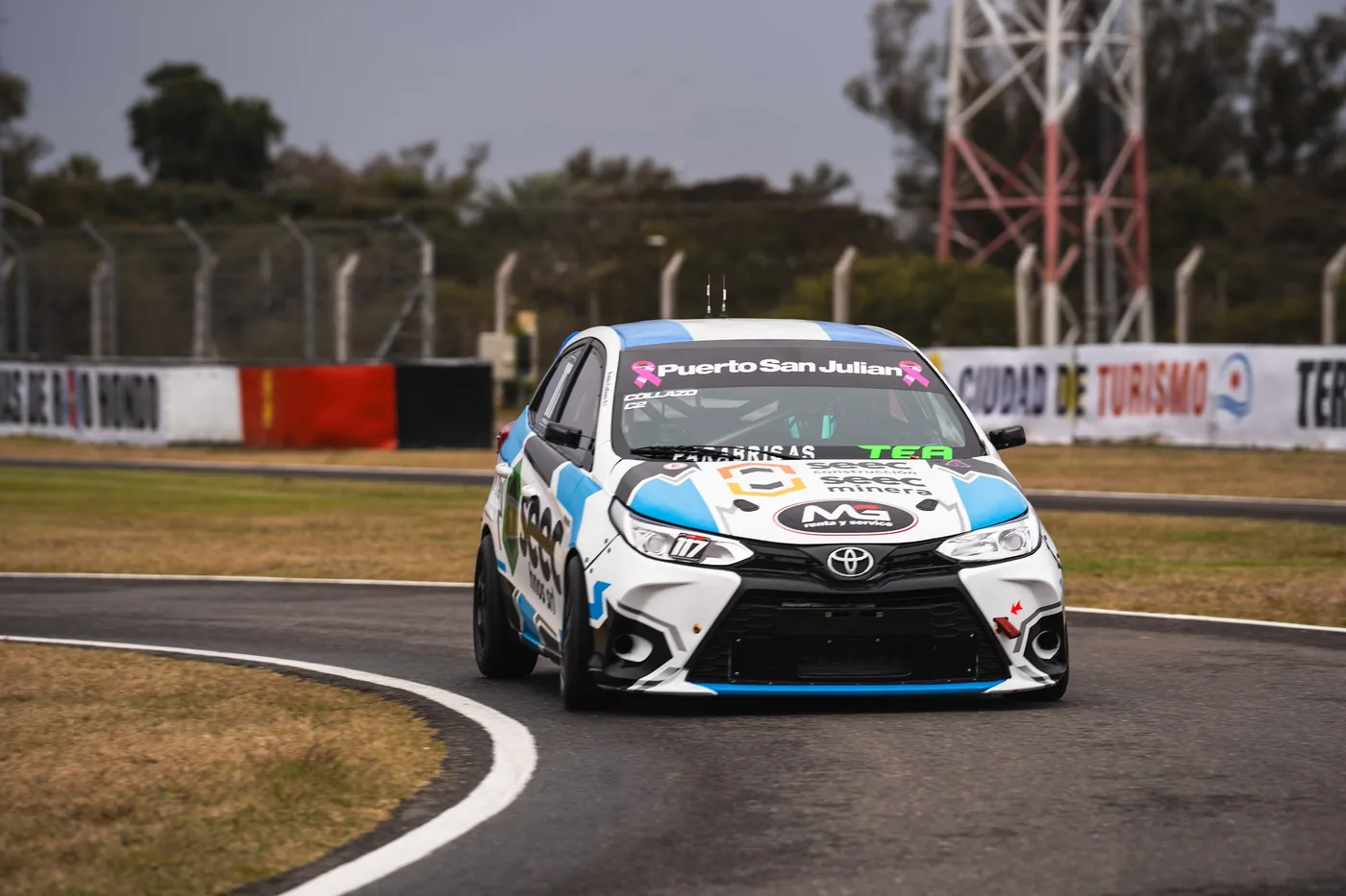 Auto de Turismo Nacional con TEA Parabrisas en Termas