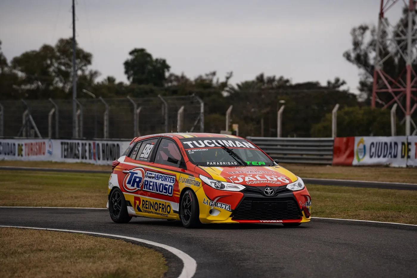 TEA Parabrisas en carrera de Turismo Nacional en Termas