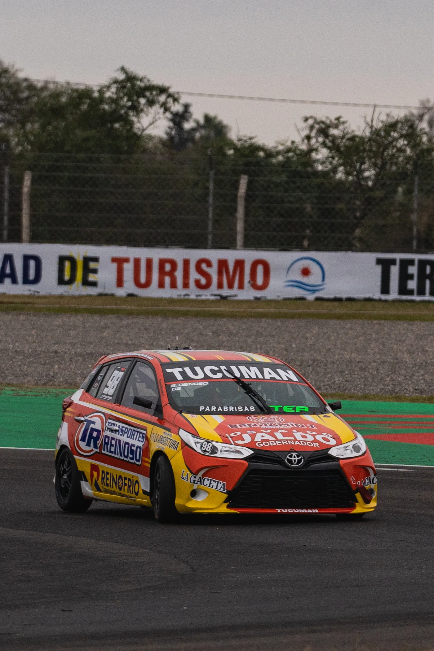 Parabrisas TEA en auto de competición del Turismo Nacional