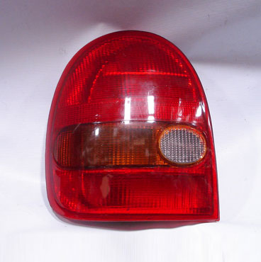 Faro Trasero Izquierdo Chevrolet Corsa 1994 a 1999 3 Ptas