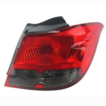 Faro Trasero Derecho Chevrolet Onix 2013 en adelante 5 Ptas Fume