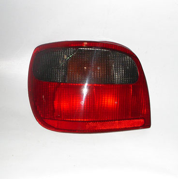 Faro Trasero Izquierdo Volkswagen Pointer