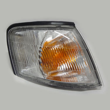 Faro de Giro Derecho Nissan Primera 1996 a 1999 C/Difusor Ambar