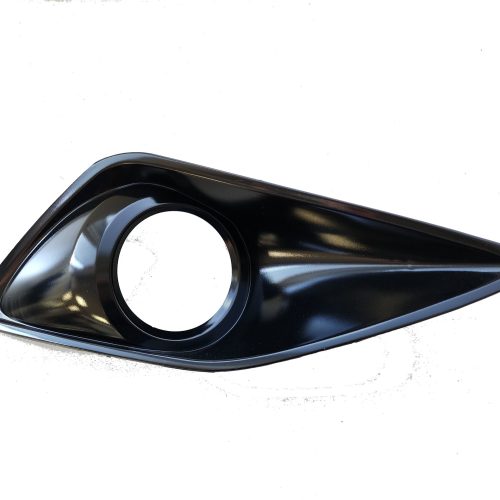 02-028-105.jpg Grilla lateral de paragolpe para Fiat Cronos 2018/2024 delantero para faro negro brillante derecho
