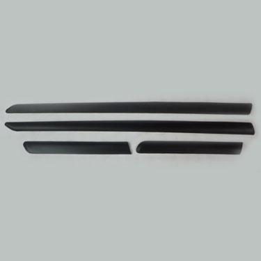 03-024-059.jpg Moldura lateral autoadhesiva susuki fun desde 2006 3 puertas negro juego