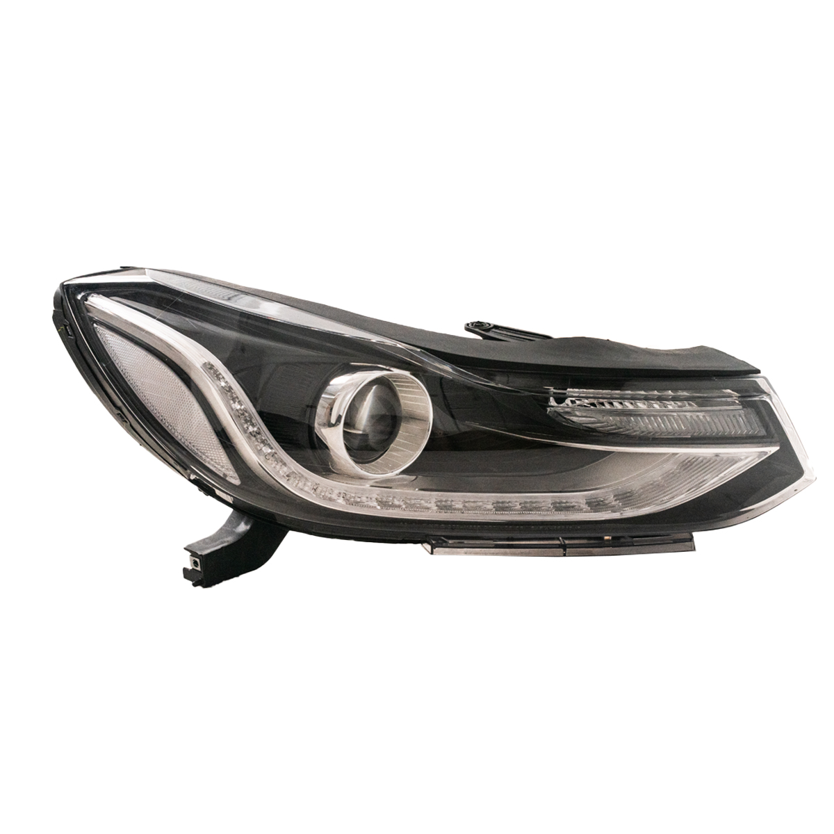 03-026-305.jpg Óptica para Chevrolet Tracker 2017/2020 derecha con lupa con LED