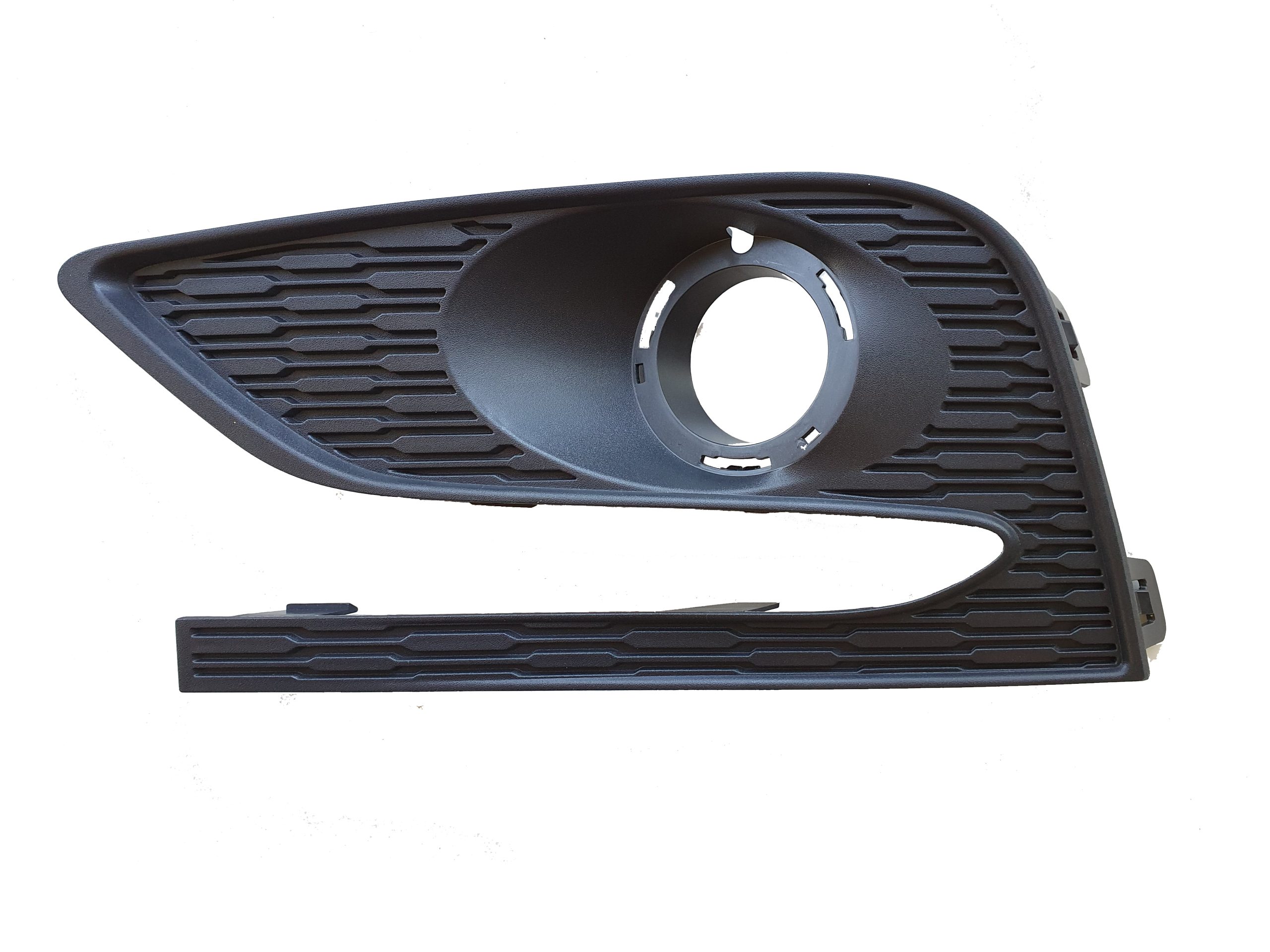 03-028-093.jpg Grilla lateral de paragolpe para Chevrolet Cruze 2016/2020 4 puertas para faro auxiliar izquierdo