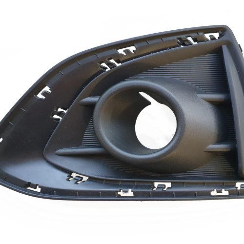 03-028-103.jpg Grilla lateral de paragolpe para Chevrolet Cruze desde 2020 4 puertas sin sensor derecho