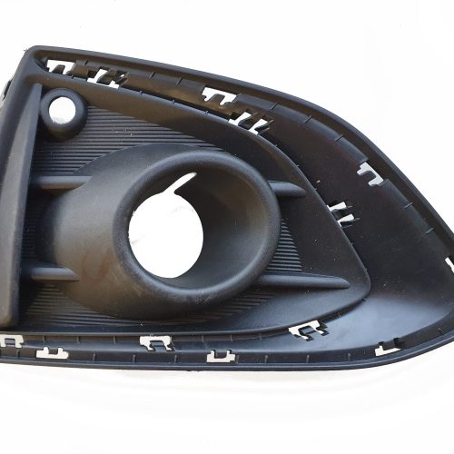 03-028-106.jpg Grilla lateral de paragolpe para Chevrolet Cruze desde 2020 4 puertas para sensor izquierdo