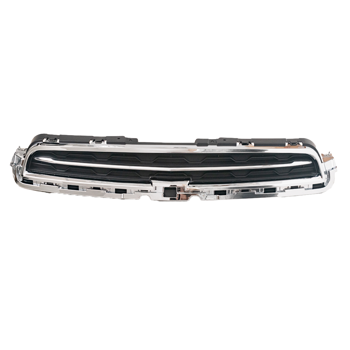 03-031-168.jpg Parrilla para Chevrolet Tracker 2013/2016 con moldura cromada superior