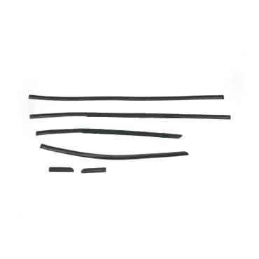 06-024-143.jpg Moldura lateral autoadhesiva para Volkswagen Gol 2000/2002 5 puertas juego fina negra