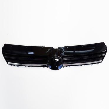 06-031-089.jpg Parrilla para Volkswagen Fox 2015/2019 negra brillante vira cromada