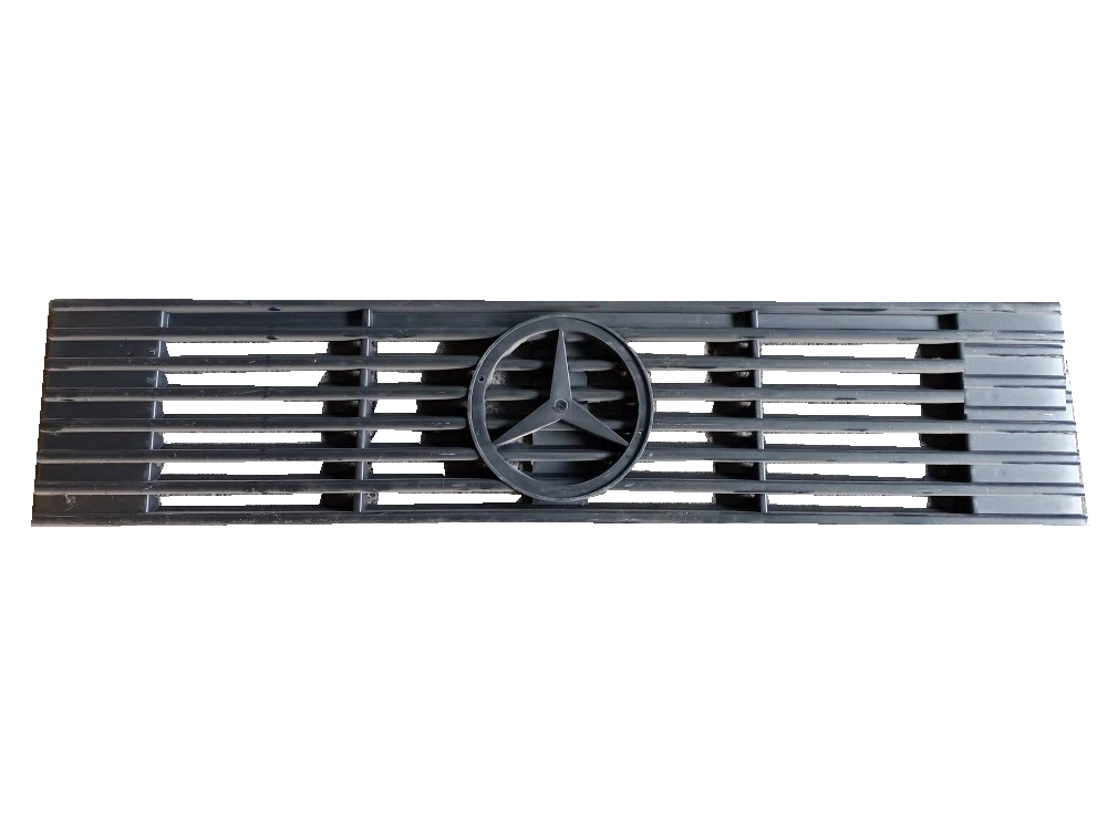 07-031-015.jpg Parrilla para Mercedes-Benz 710 plástica