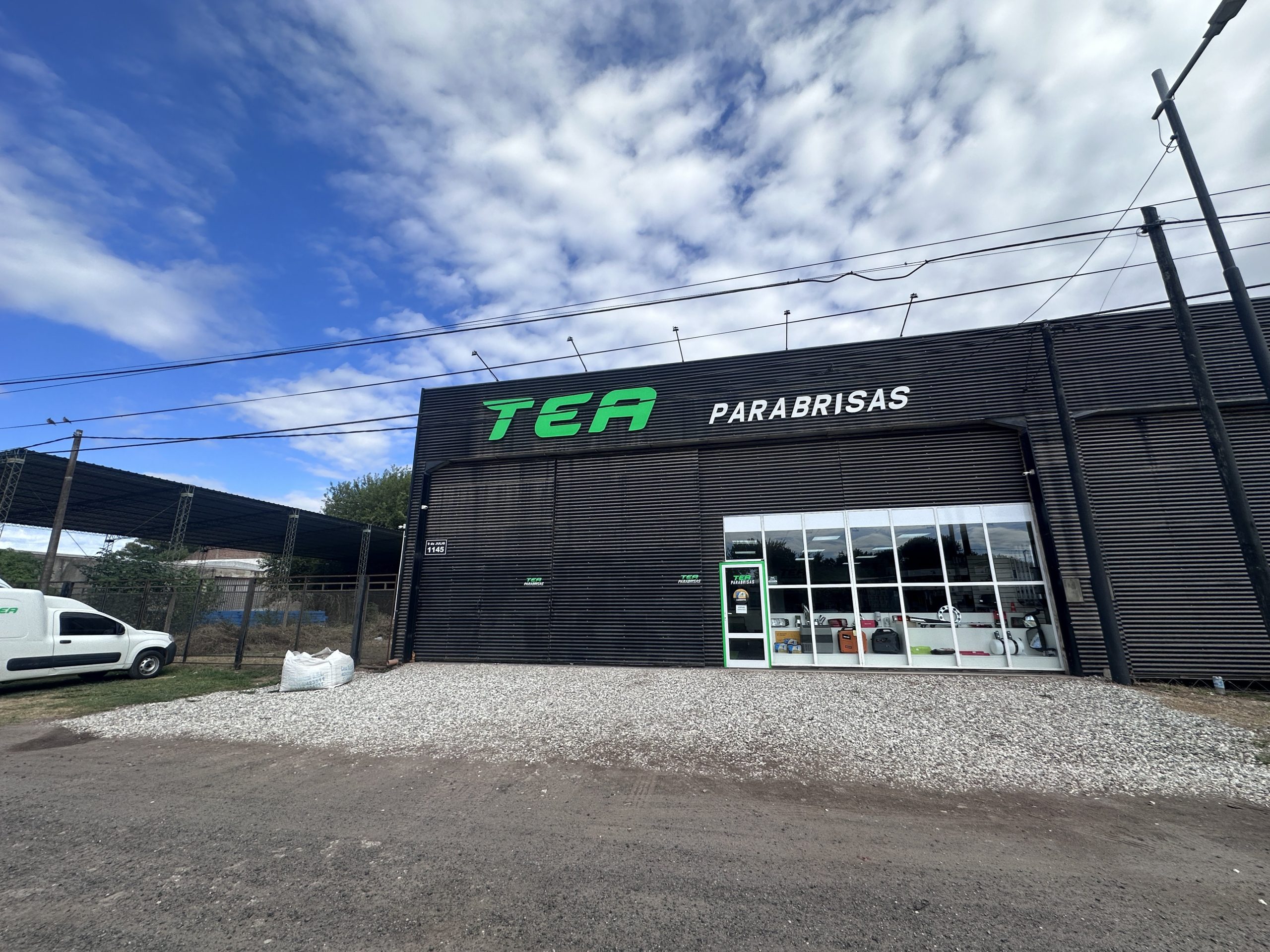Frente del local TEA Parabrisas en Firmat